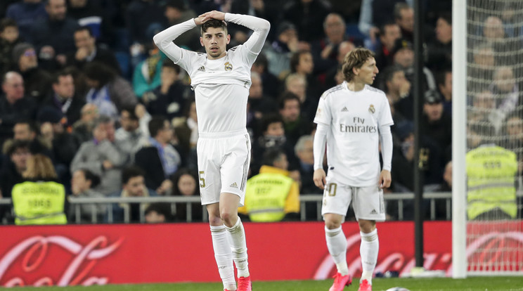 Federico Valverde (elöl) és Luka Modric bánata: a Real Madrid 4-3-ra kikapott otthon a Real Sociedadtól / Fotó: Getty Images