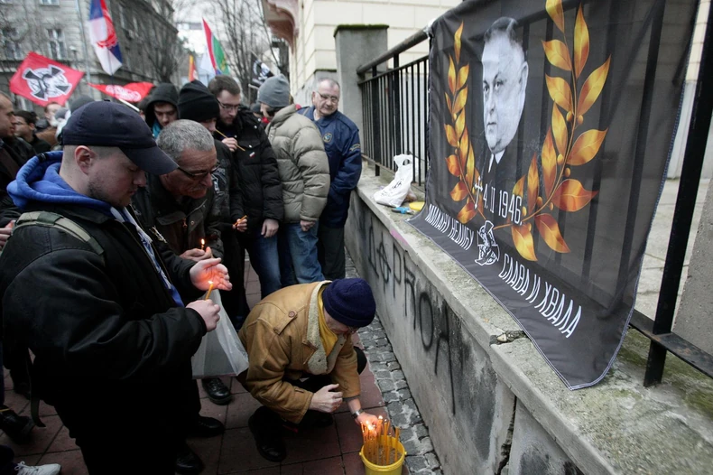 Baš ih briga što su milioni
Srba stradali
od fašizma