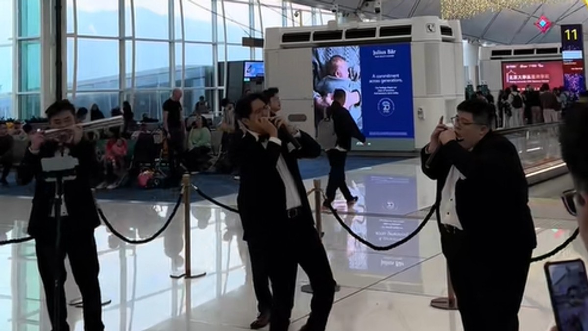 Kinezi sviraju "Đurđevdan"