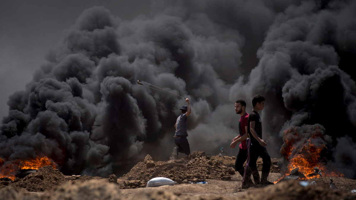 epa06735631 - MIDEAST PALESTINIANS ISRAEL GAZA PROTEST (Protest at Gaza-Israeli border)