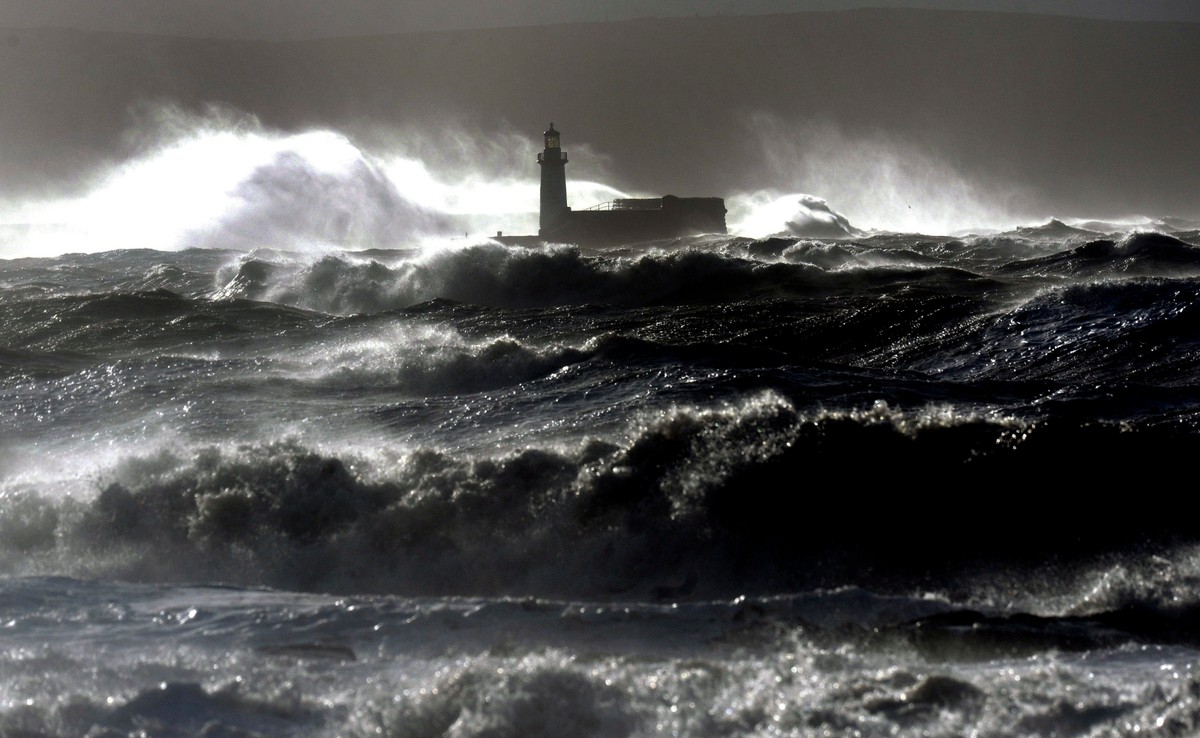 Sztorm u północnych wybrzeży Wielkiej Brytanii