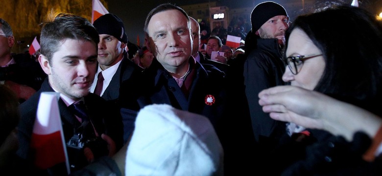 "Pilot zaplótł drzwi sznurkiem i zawrócił". "Fakt" o kulisach prezydenckiego wylotu do Kuwejtu. Jest ODPOWIEDŹ MON