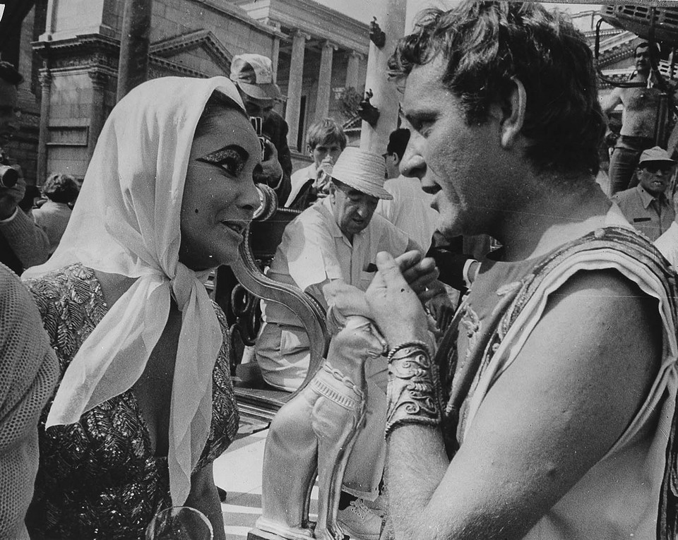 Elizabeth Taylor i Richard Burton na planie filmu "Kleopatra" (1962)