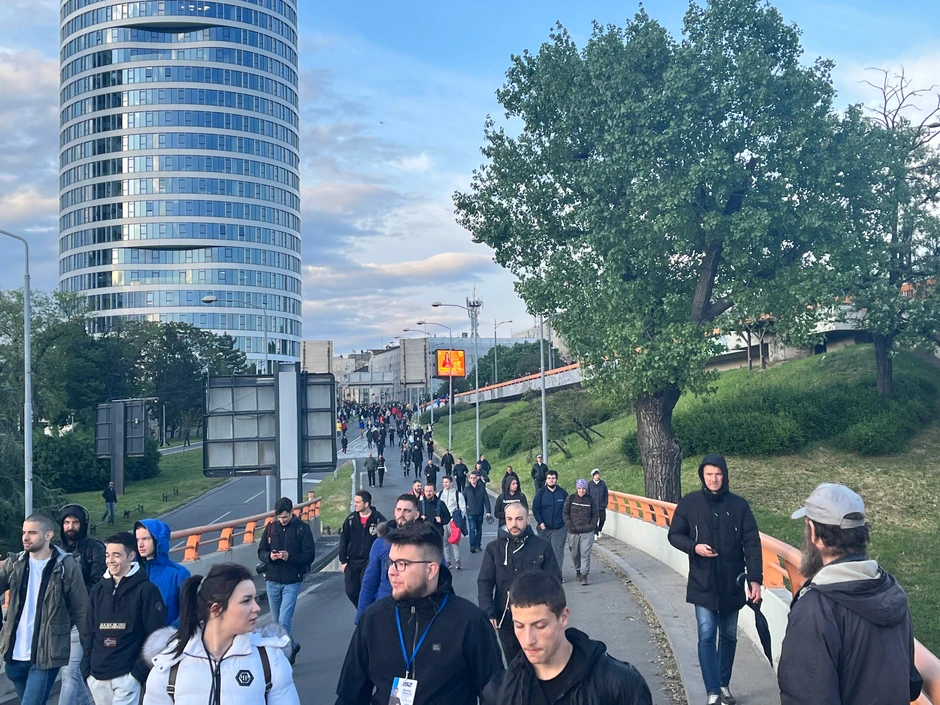 Šetnja kolone demonstranata ka Gazeli