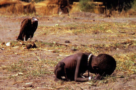 Zbog slike IZGLADNELOG DETETA I LEŠINARA koji ga vreba fotograf je izvršio SAMOUBISTVO: TO što se TU I TAD desilo progonilo ga je do smrti - sudbina deteta jednako je tužna