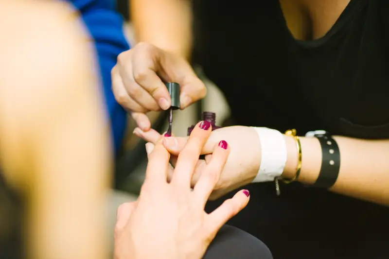 Manicure kombinowany  /Foto Kris Atomic / Unsplash