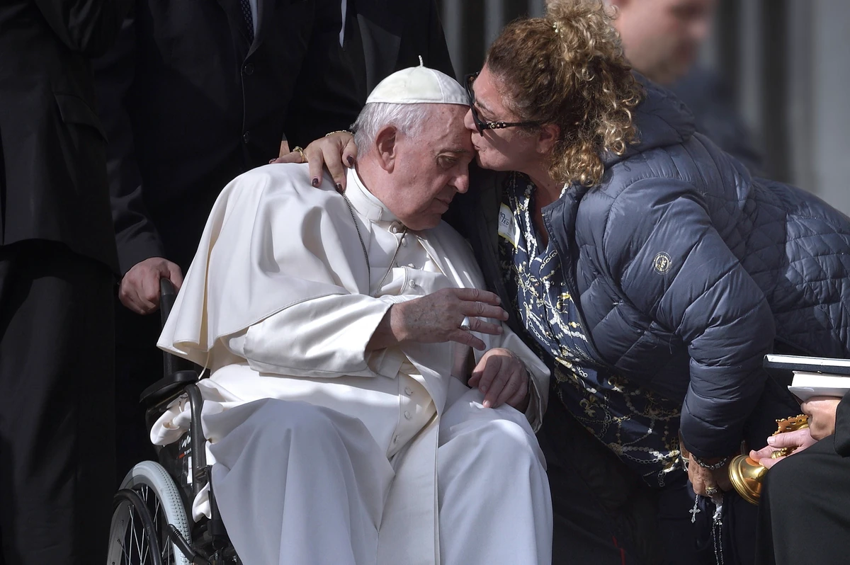 Papież Franciszek w szpitalu. Napisał o "osamotnieniu w bólu"