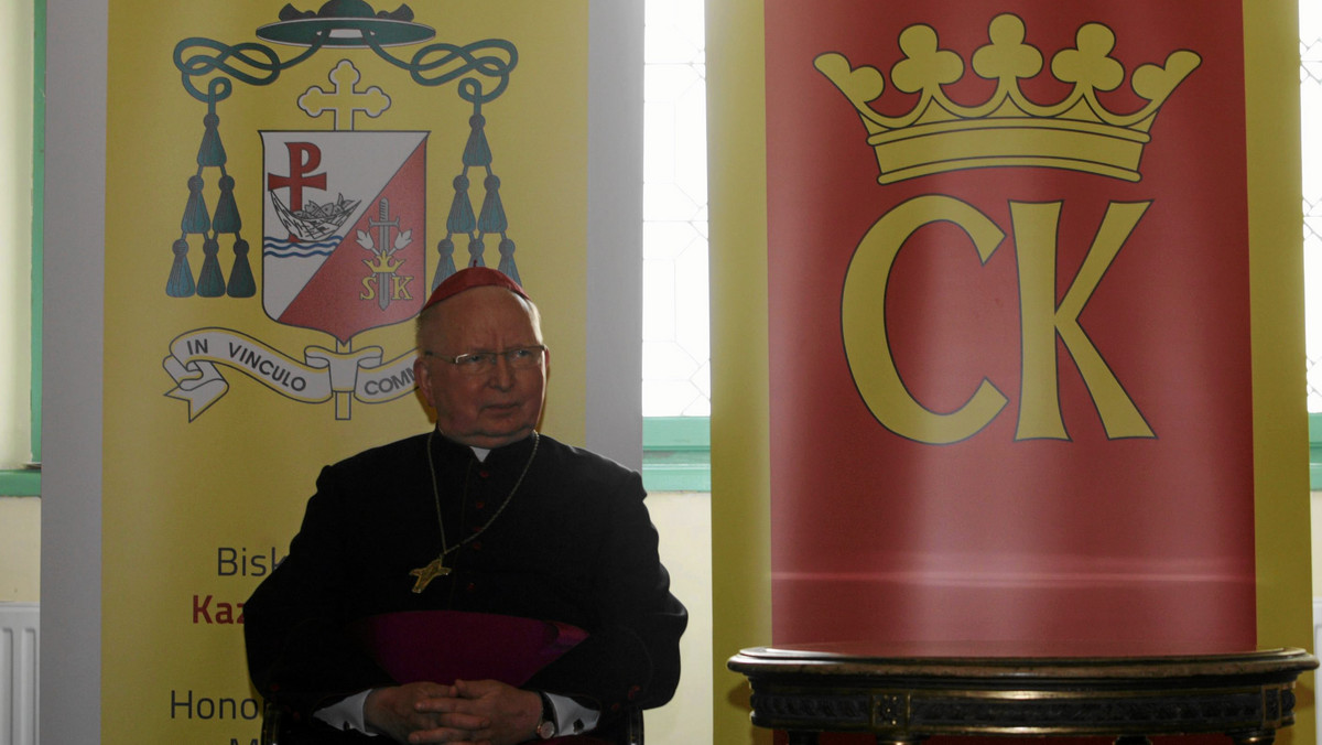 Przeciwko nadaniu tytułu honorowego obywatela Kielc bp. Kazimierzowi Ryczanowi protestowali członkowie Ruchu Palikota. Złożyli również pisma m.in. do premiera zaskarżające działalność wojewody świętokrzyskiego, który nie unieważnił uchwały w tej sprawie.