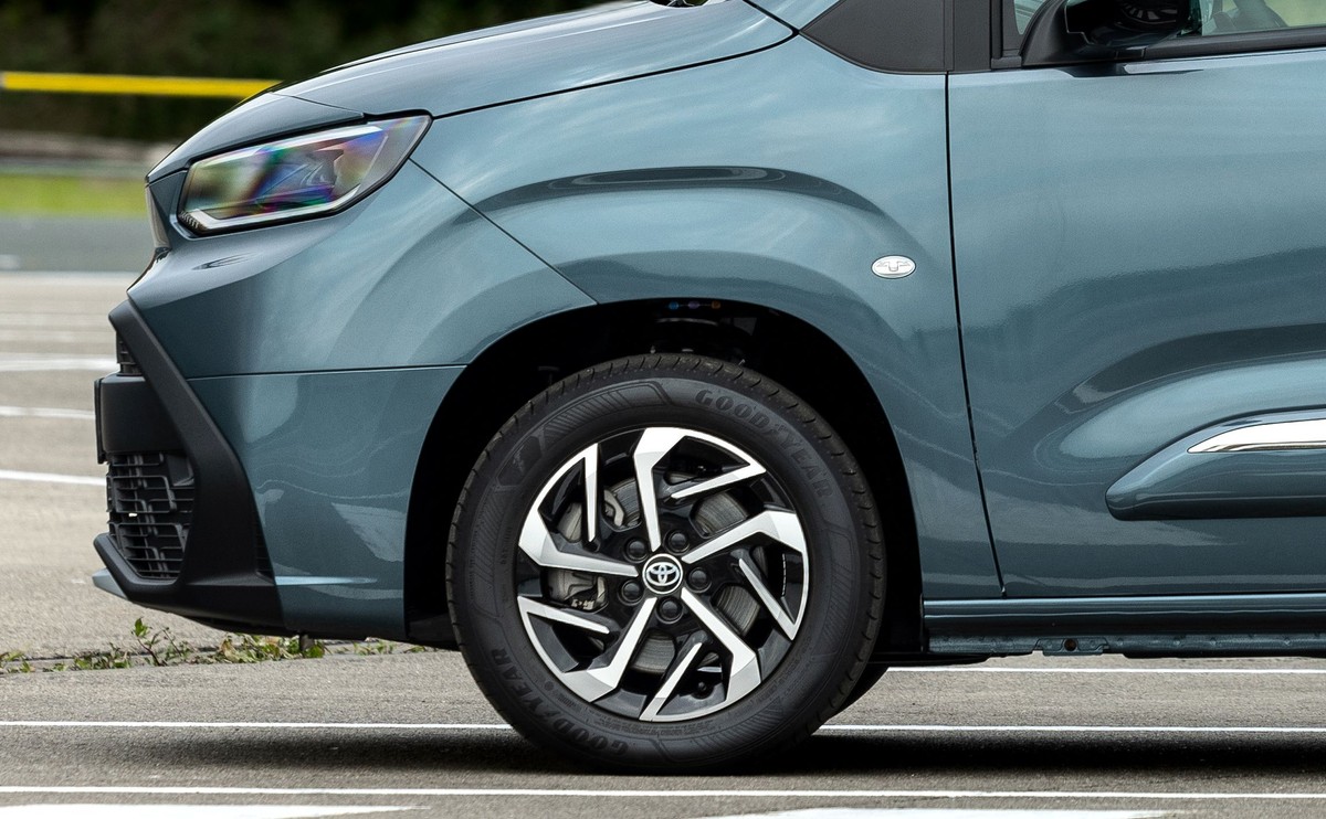 Toyota Proace City Verso oraz większa Proace Verso to dwa modele japońskiej marki dostępne w ramach programu PFRON