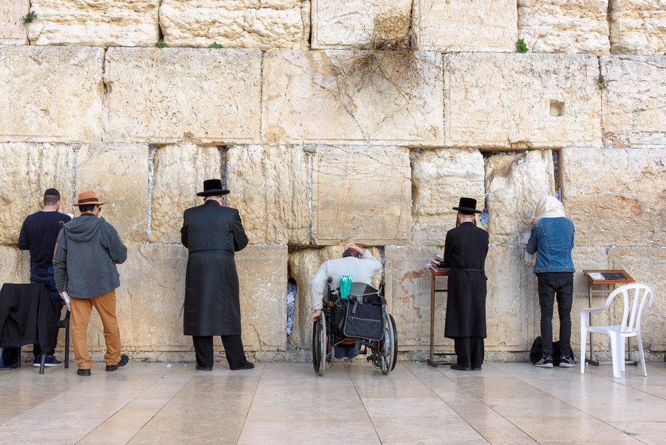 Żydzi przed Ściana Płaczu w Jerozolimie 