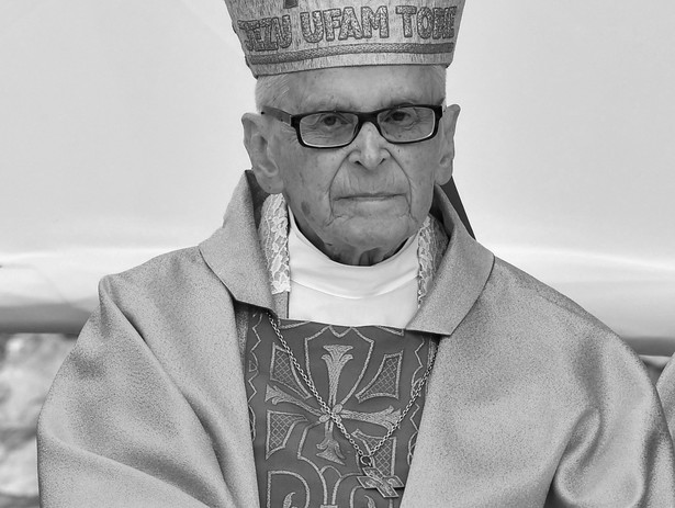 Na zdjęciu archiwalnym z 08.05.2016 r. arcybiskup senior archidiecezji krakowskiej kard. Franciszek Macharski