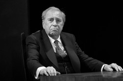 Jerzy Stuhr nie żyje. Tak żegnają go gwiazdy. "Odpoczywaj w spokoju" [FOTO]