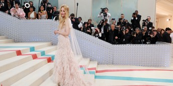 Nicole Kidman wore the iconic dress Karl Lagerfeld designed for her famous  2004 Chanel No. 5 commercial to the Met Gala | Business Insider Africa