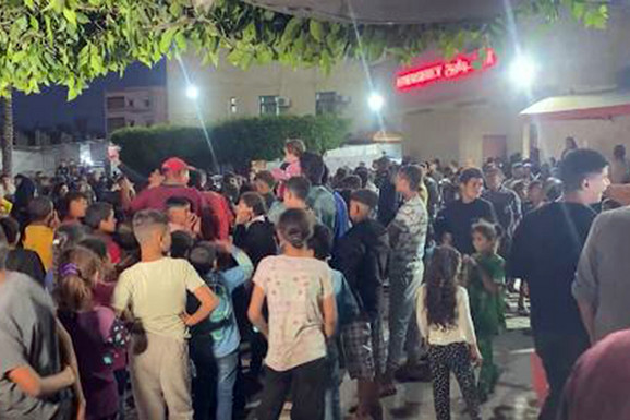 GAZA NA NOGAMA! Stanovnici se okupili da proslave najavu prekida vatre sa Izraelom: Ulice pune, čuje se muzika, a narod ne može da sakrije sreću (VIDEO)