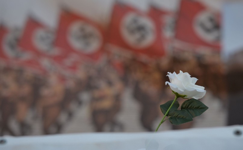 Protest przeciw marszowi narodowców