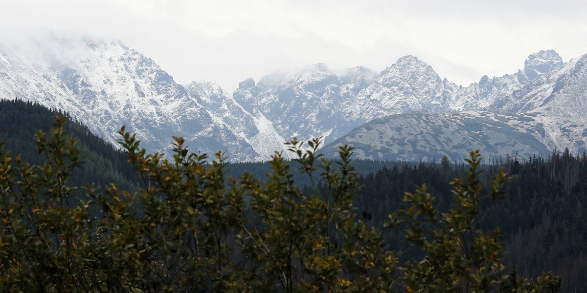 Tatry w drugiej połowie września 2021 roku już są przysypane śniegiem. 