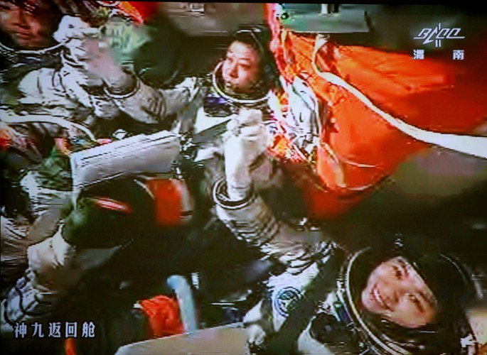 Misja chińskiego statku Shenzhou 9 dobiegła końca