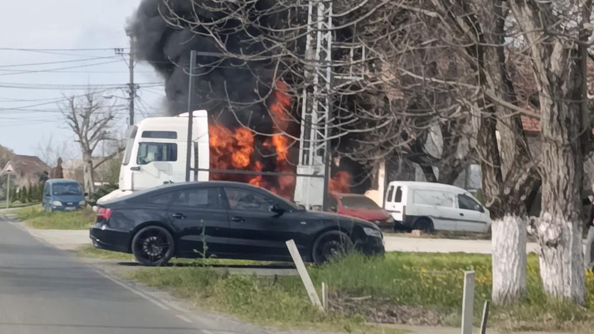 Gori kamion kod Batajnice