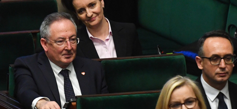 Sienkiewicz nie wstał podczas hymnu w Sejmie. "Nie godzę się na profanację"