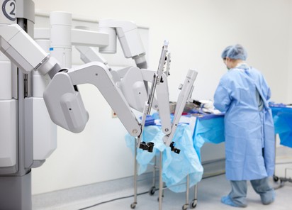 Magyarországon elsőként végeztek robotasszisztált műtéteket Debrecenben