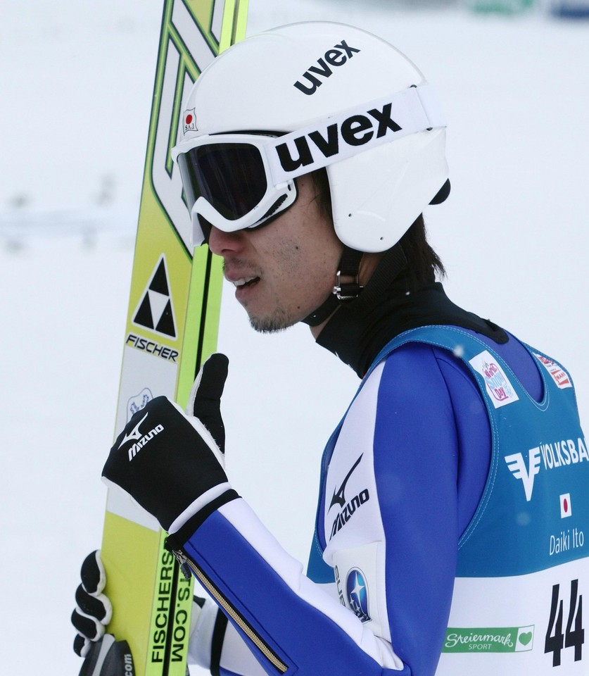 Austria, BAD MITTERNDORF, 2012-01-15T114258Z_01_HPB11_RTRIDSP_3_SKIJUMPING.jpg