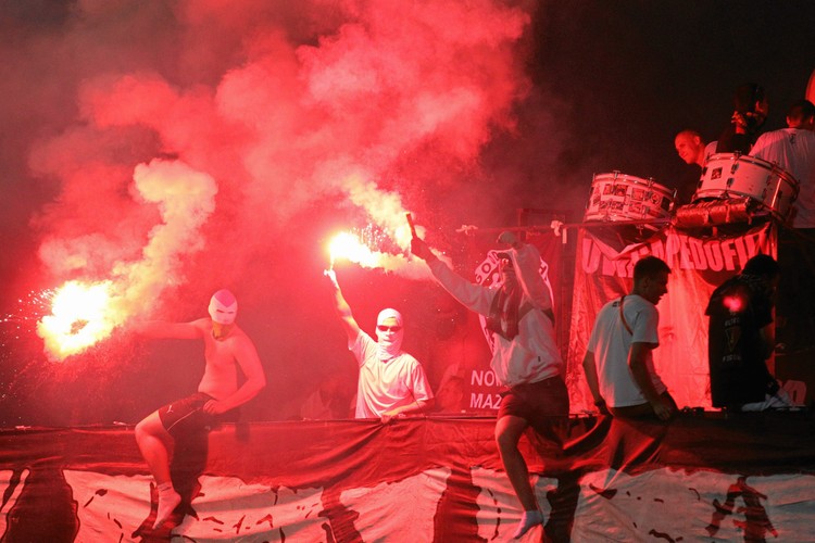 Starcia psudokibiców z policją