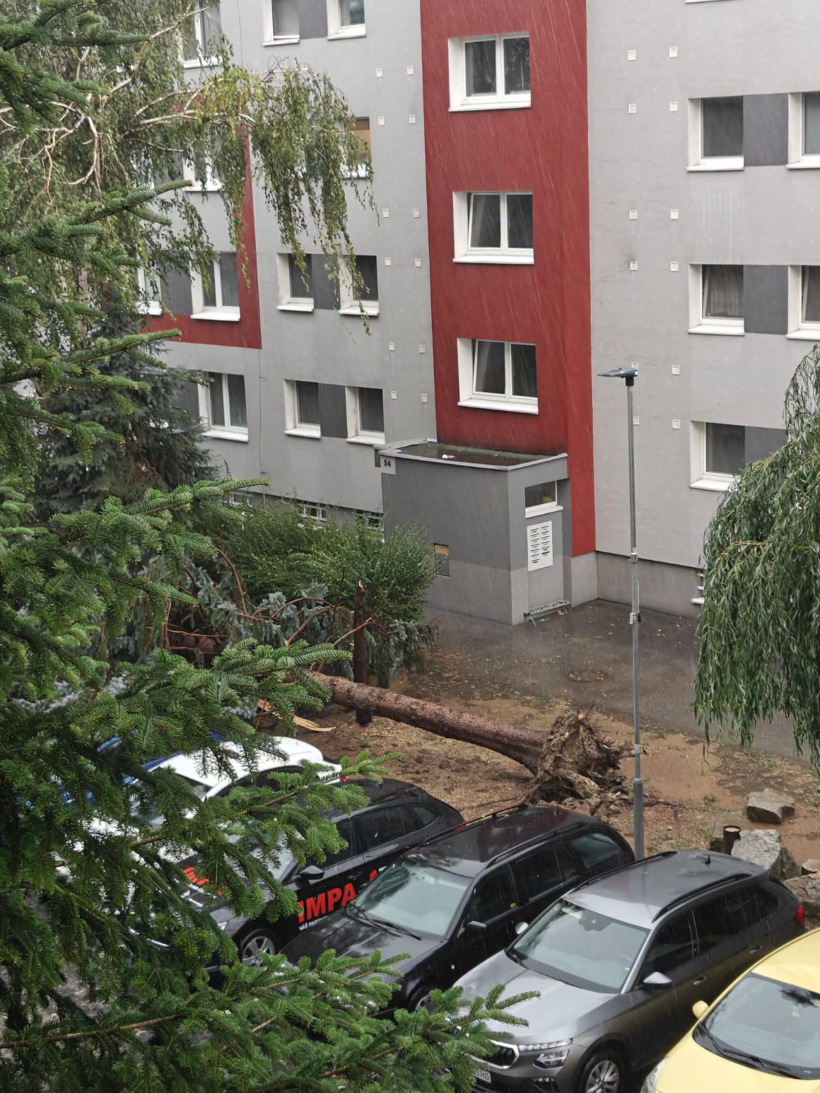 Búrka v Podunajských Biskupiciach.