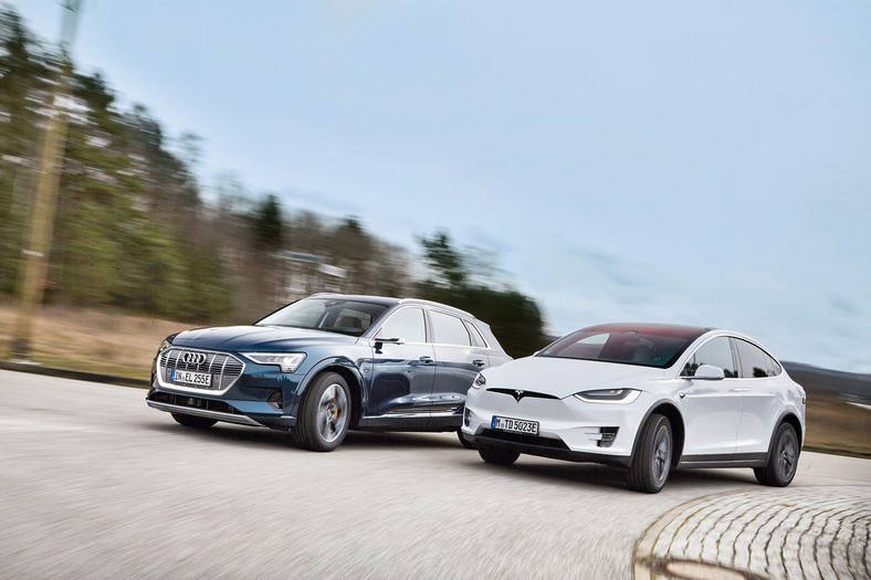 Tesla Model X kontra Audi e-tron - które elektryczne auto będzie lepszym wyborem? 