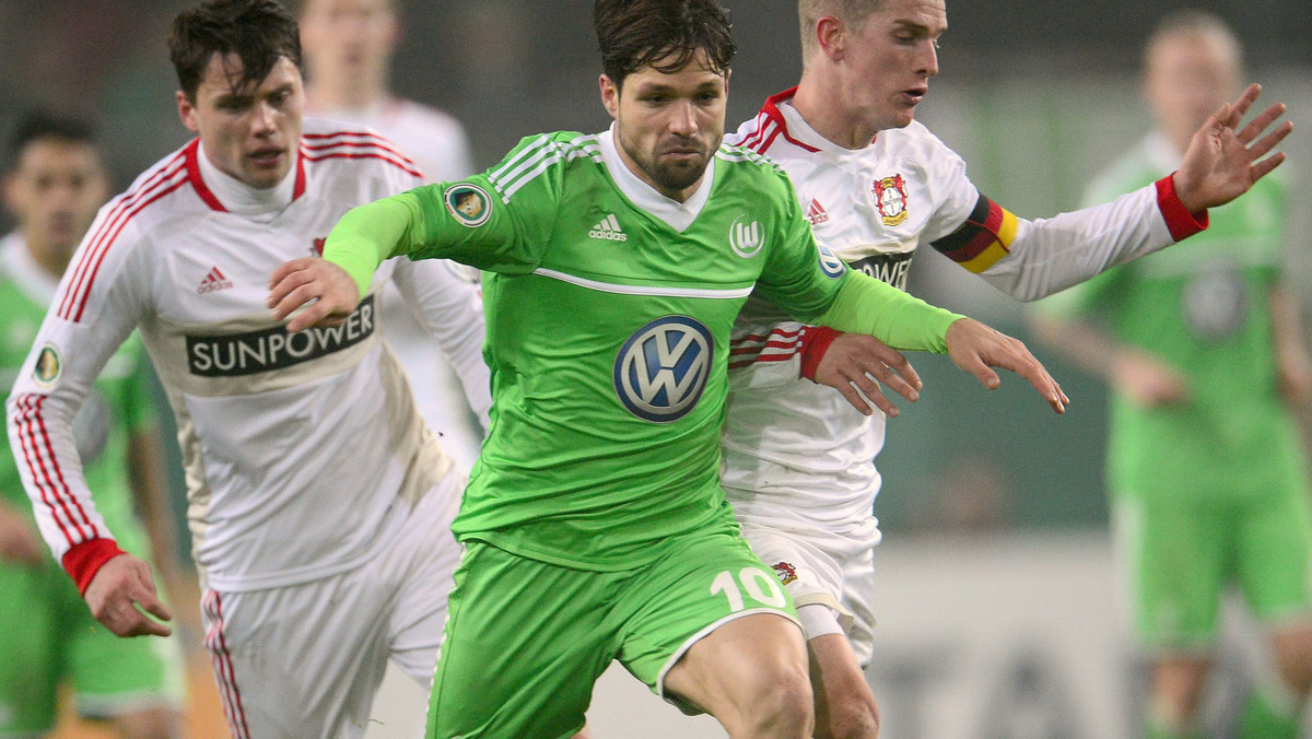 VfL Wolfsburg pokonał Bayer Leverkusen 2:1 (0:1), a VfL Bochum ograło TSV 1860 Monachium 3:0 (1:0) w meczach 1/8 finału Pucharu Niemiec. W przegranych zespołach wystąpili reprezentanci Polski: Sebastian Boenisch (Bayer) i Grzegorz Wojtkowiak (1860).