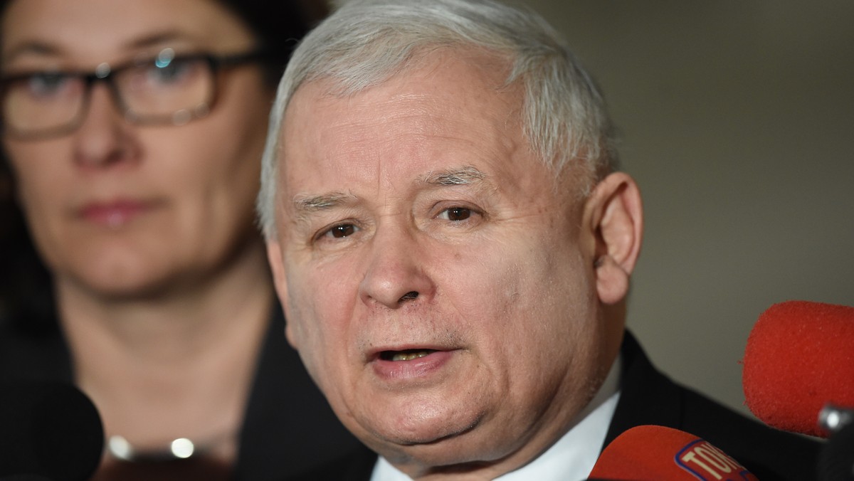 Prezes PiS Jarosław Kaczyński nie chciał dziś komentować nieoficjalnych doniesień o ekspertyzach grafologicznych dot. teczki TW "Bolek", które potwierdzają współpracę Lecha Wałęsy z SB. Zaznaczył, że nie jest to dla niego "nowa" informacja.