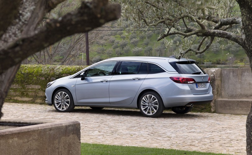 Opel astra sports tourer