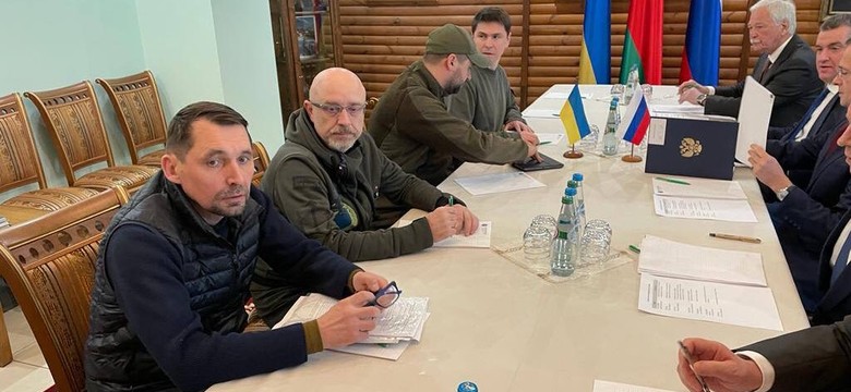 "Pracują jak zwykle". Doradca Zełenskiego zaprzecza doniesieniom o objawach otrucia negocjatorów