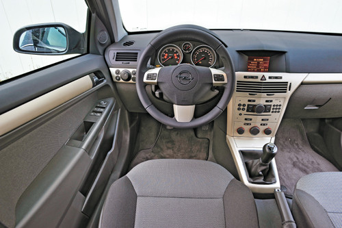 Ford Focus kontra Hyundai i30 CW, Opel Astra, Peugeot 308 SW, Skoda Octavia oraz VW Golf V - Test porównawczy kompaktowych kombi. Sprawdzamy które jest najlepsze