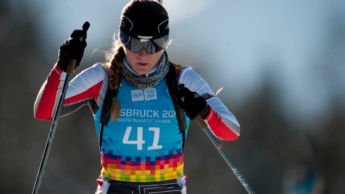 Kinga Mitoraj (1+2) zajęła 12. miejsce, a Beata (0+3) 28. w biegu sprinterskim juniorek podczas mistrzostw Europy w estońskim Otepaeae. Złoty medal wywalczyła Ukrainka Anastazja Mierkuszyna (0+0), druga była Austriaczka Dunja Zdouc (0+0), a trzecia Rosjanka Juliana Kajszewa (1+1).