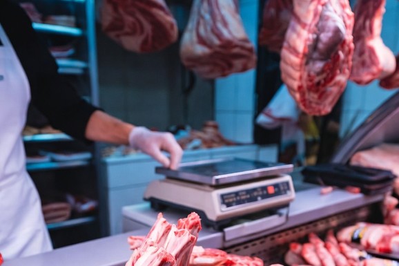 Niko neće da radi u mesari: Nemačka radna mesta u krizi, rekordni manjak mesara i građevinara, privreda stagnira