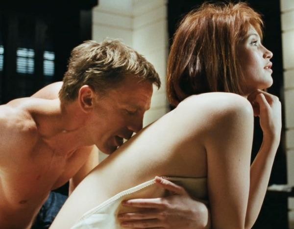 Gemma Arterton w filmie "Quantum fo Solace"