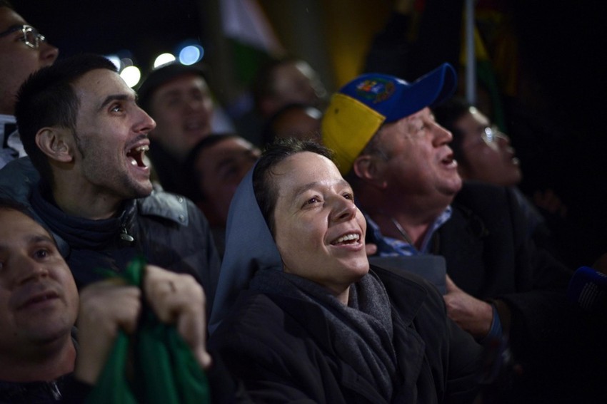 Vernici na Trgu Svetog Petra u Vatikanu slave izbor novog pape 13. marta 2013.