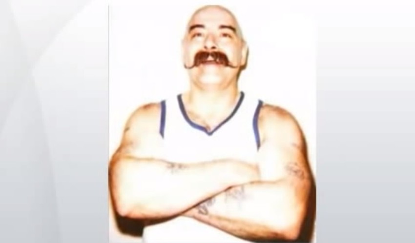 Majkl Peterson, poznat kao Čarls Bronson, a od skora kao Čarls Salvador