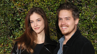 A legtermészetesebb pillanatban kapták lencsevégre Palvin Barbarát és Dylan Sprouse-t: íme a bizonyíték, hogy ugyanolyan emberek, mint bárki más
