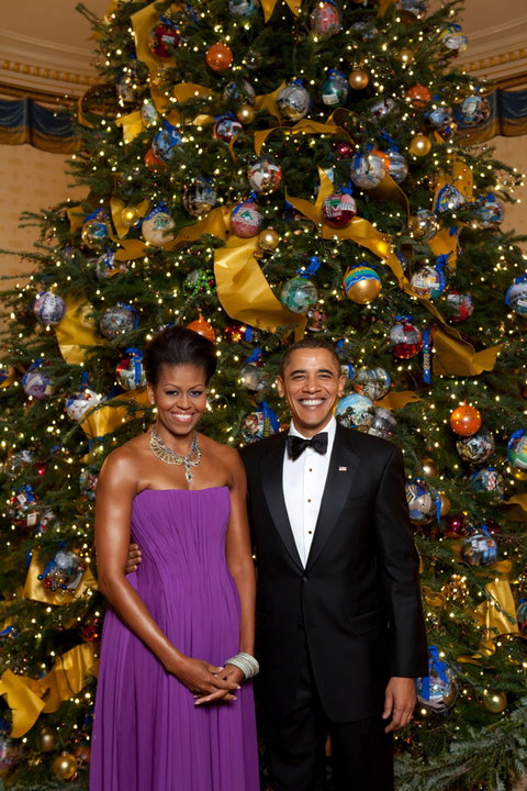 Świąteczne dekoracje w Białym Domu w 2009 r. (na zdjęciu: Michelle i Barack Obama)