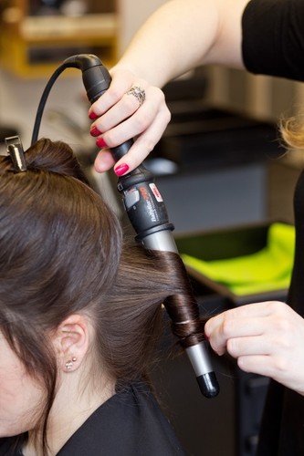 Fryzury na karnawał 2014 - loki w stylu Dity von Teese