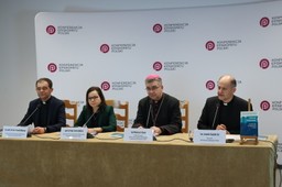 "wiedza o religii" w szkołach od września. kościół przedstawił nową podstawę programową