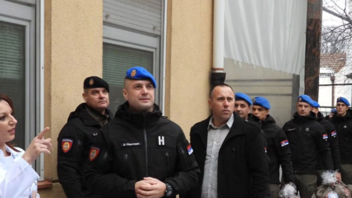 Pripadnici Odreda Žandarmerije u Novom Sadu obradovali su najmlađe pacijente paketićima