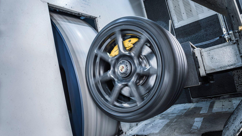 Ultralekkie karbonowe felgi od Porsche