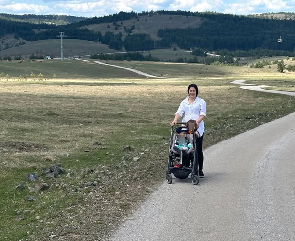 Marija Petronijević sa decom