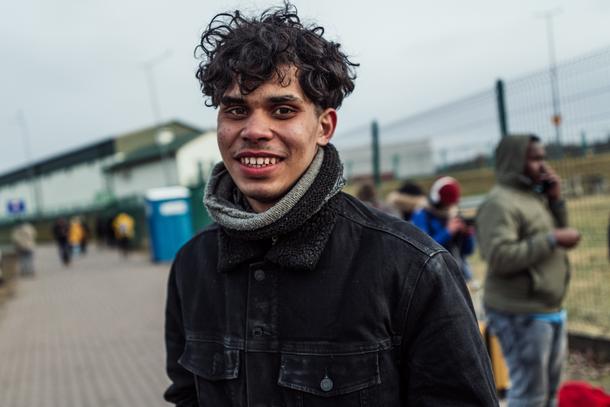 Ali, student i piłkarz z Kijowa, tuż po przekroczeniu granicy, Medyka, 1 marca 2022 r.