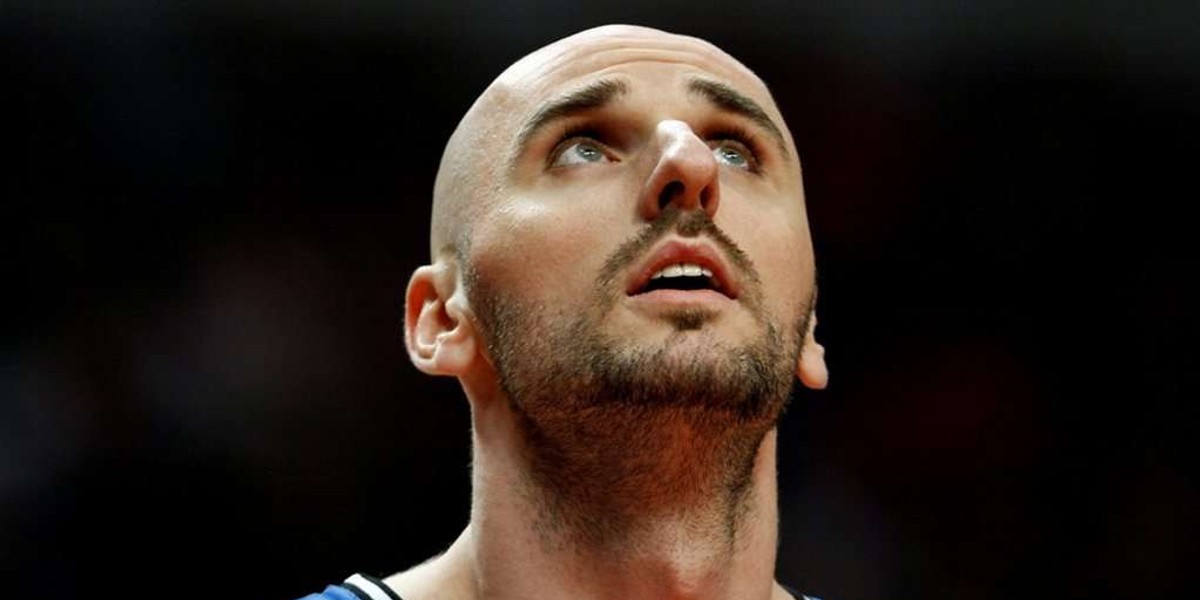 Gortat jedzie z dziewczyną na Bahamy