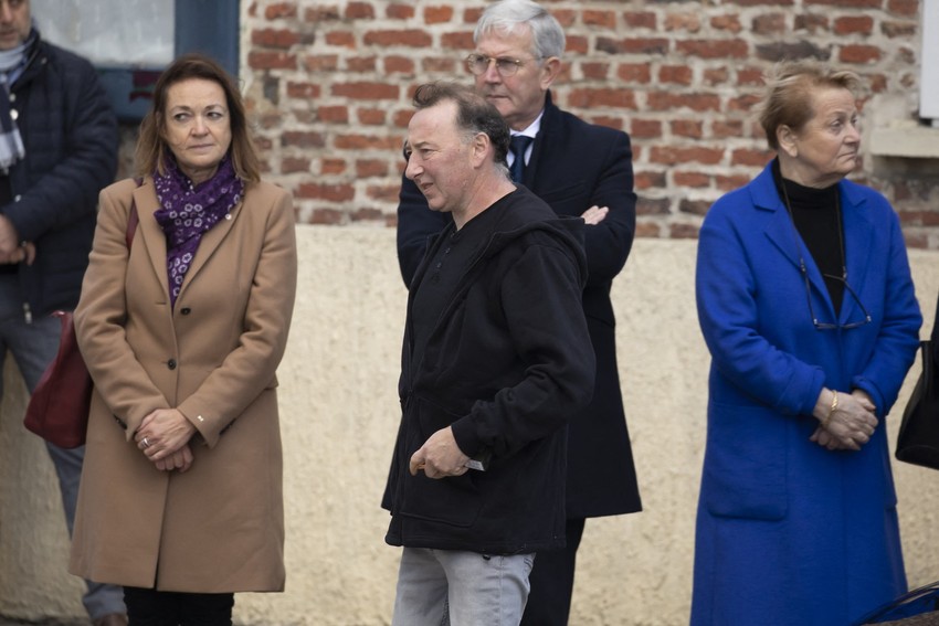 Lolin otac na sahrani ćerke 24. aprila 2022.