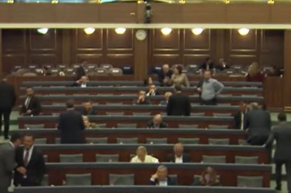 POKUŠALI DA BIRAJU PREDSEDNIKA BEZ KVORUMA Prekinuto zasedanje skupštine tzv. Kosova, a poziv objavljen na Fejsbuku (VIDEO)