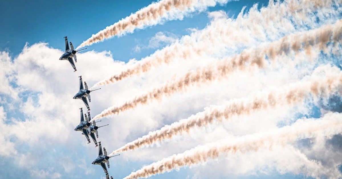 The stunning maneuvers flown by US Air Force demo pilots showcase ...